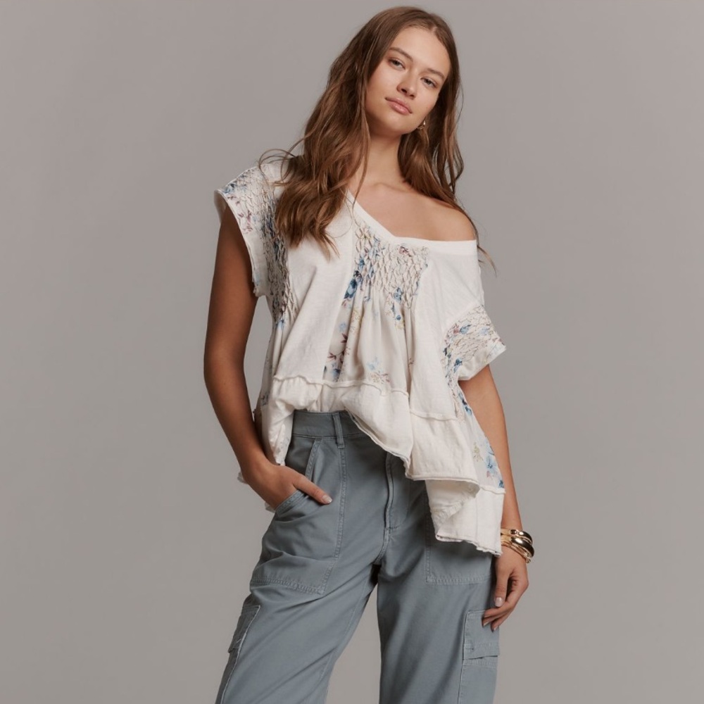 Anthropologie Cream Floral Ruffled Short Sleeve Top